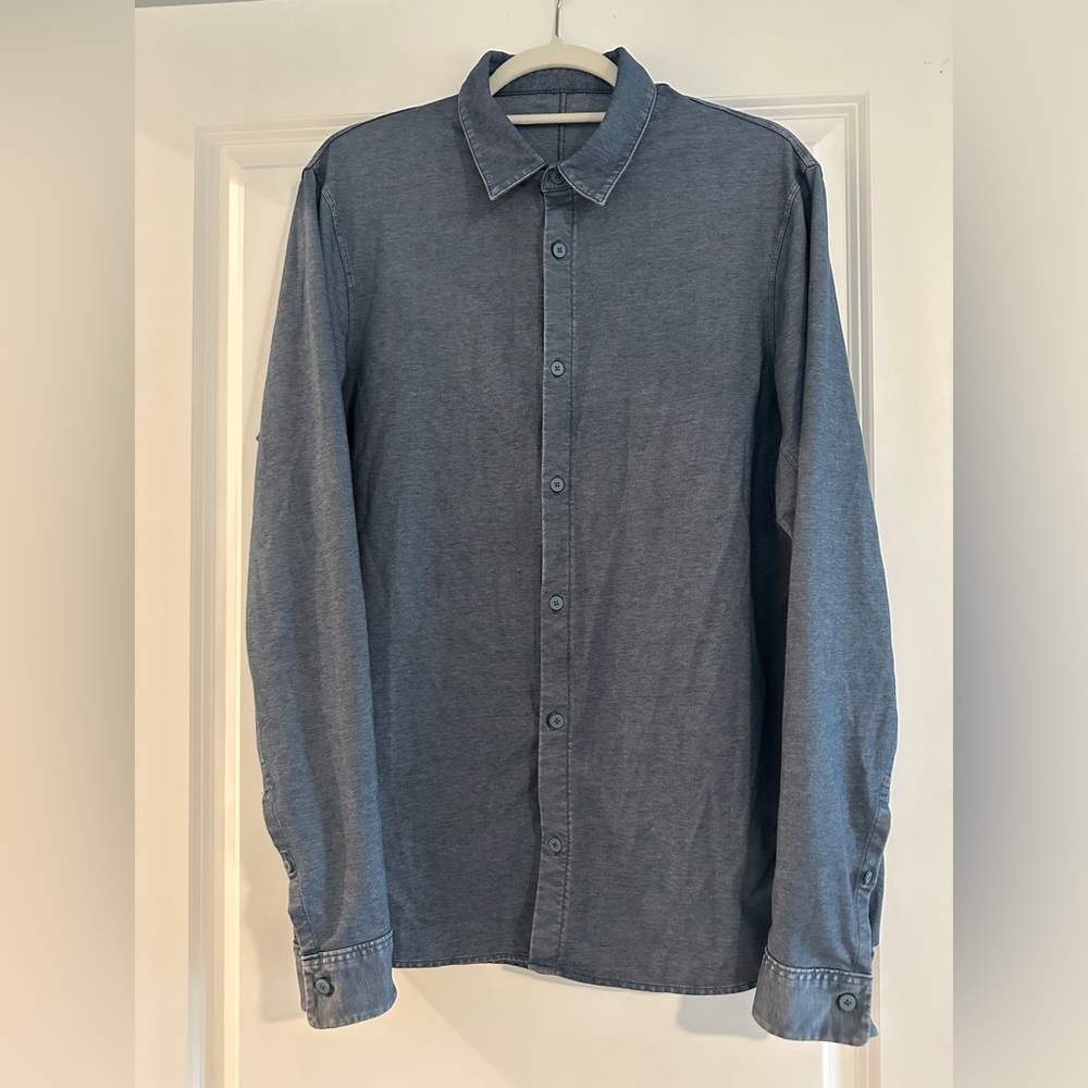 Men’s Lululemon athletic causal Friday shirt size L